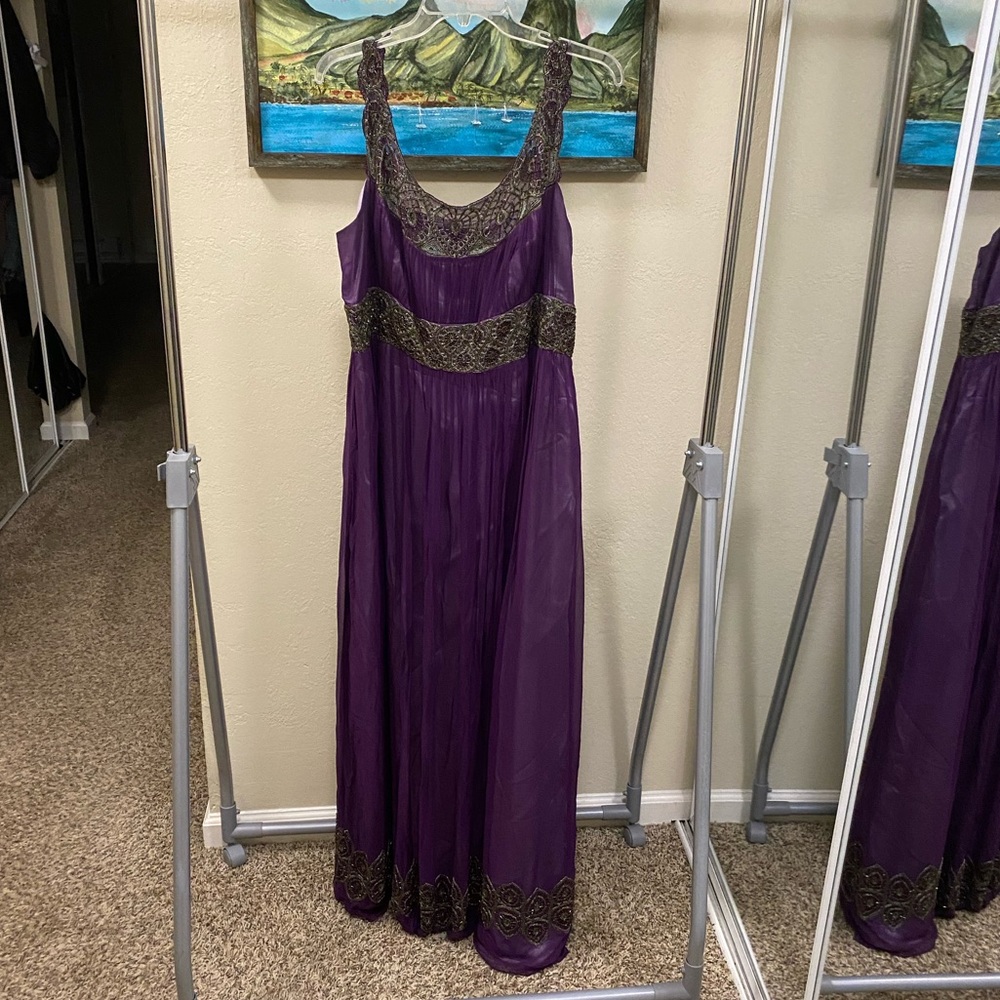 Adrianna Papell Dress 💜 ✨